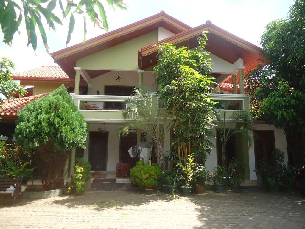 Dinuliya Hotel & Bungalow Tangalle Extérieur photo